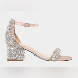 NIB Betsey Johnson Mari Champagne heel